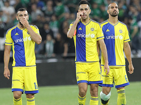 הפסידו שתי נקודות יקרות. מכבי ת"א בסיום (צילום: דני מרון)