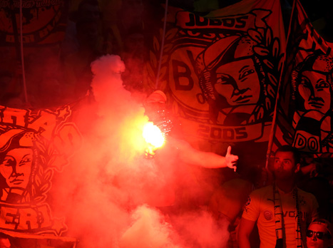 אוהדי דורטמונד דואגים לאווירה (Getty)