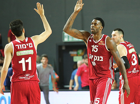 סמית' וטימור חוגגים. הפעם זה לא הספיק (צילום: אלן שיבר)