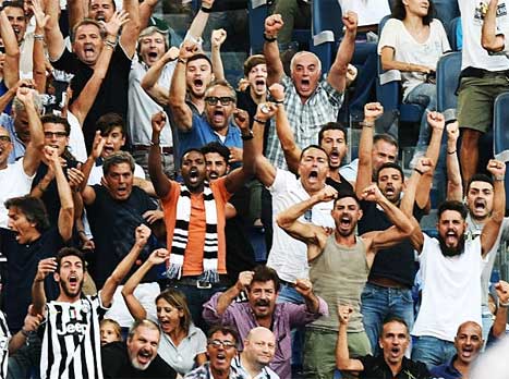 אוהדי יובנטוס חוגגים אחרי השער (Getty)