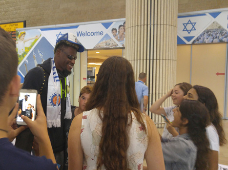 אדריאן בנתב"ג. רכש מסקרן של הרצליה (האתר הרשמי בני הרצליה)