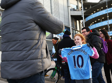 פיצה את האוהדים על החלפת המספר (getty)