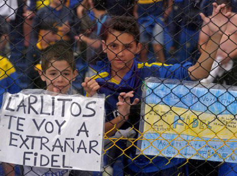 "קרליטוס, אני אתגעגע אליך. פידל" (AFP)