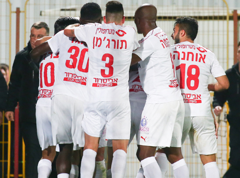 בשיניים. ניצחון יקר להפועל ב"ש (צילום: דני מרון)