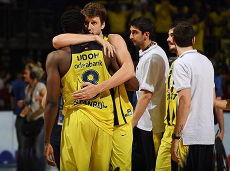 על הנייר, יכולים לסיים עם זכייה ביתית (getty)