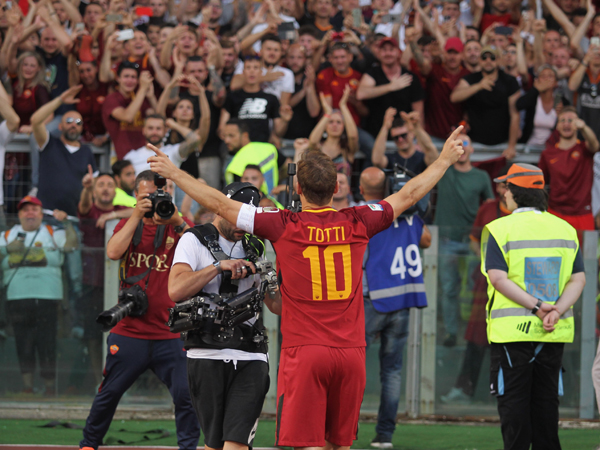 ייזכר לנצח כגדול ביותר שלבש את מדי רומא (getty)