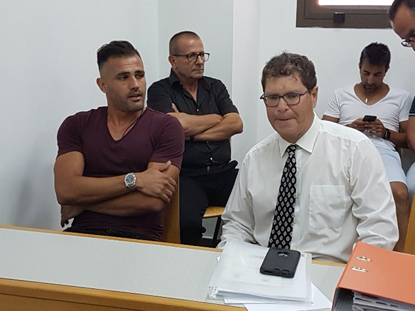 "מישהו דחף את לאלה" (
