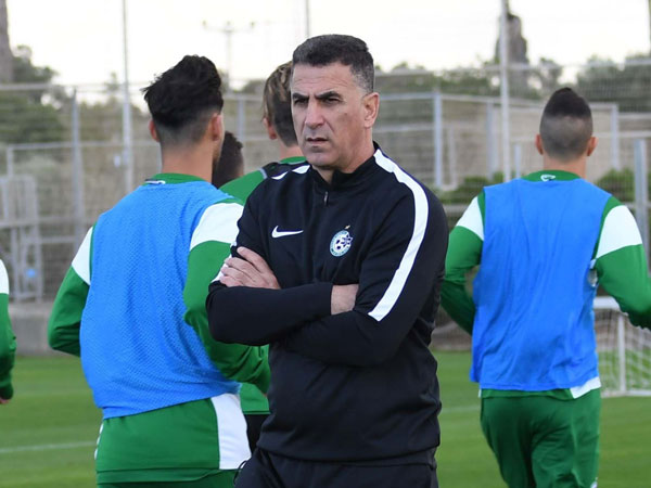 שוקל לפתוח עם קשר נוסף. בלבול (צילום: האתר הרשמי של מכבי חיפה)