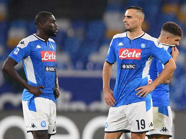 שחקני נאפולי. שומרי הראש יעזרו מול האולטראס? (getty)