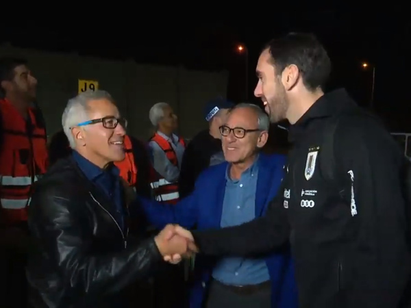 אדמס מברך את גודין
