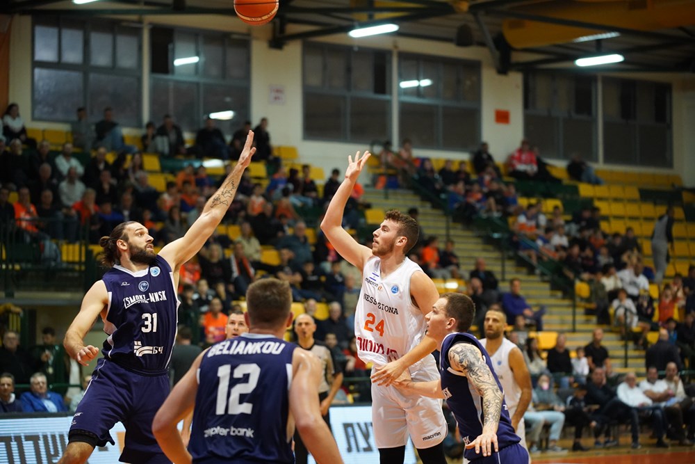 אלבר. שייך למכבי (FIBA)