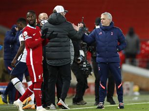 מוריניו וקלופ. רק הגרמני היה מרוצה בסיום (Getty)