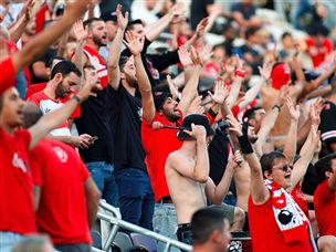 האוהדים עשו קצת שמח, למרות המשחק החלש על הדשא (אלן שיבר)