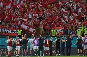 ורצה לחלוק את הרגע ההיסטורי עם הקהל (GETTY)