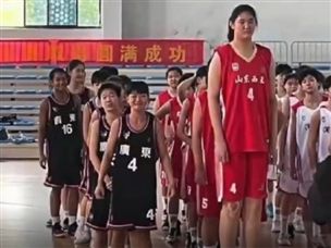 "יאו מינג הבאה": בת ה-14 שמשגעת את סין