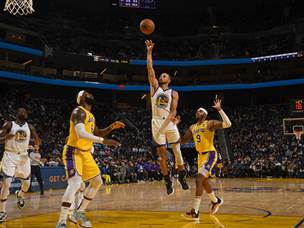 30 לקרי, גולדן סטייט גברה על הלייקרס