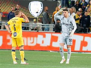 זריקת החפצים פגעה גם בו. גלזר (אלן שיבר)