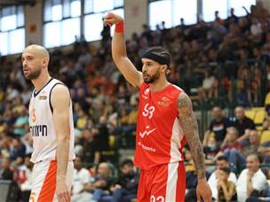 דמפס כיכב (מנהלת הליגה, לירון מולדובן)