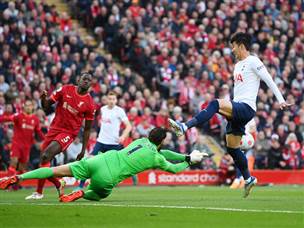 מלך שערי השדה בפרמייר ליג. סון (Getty)