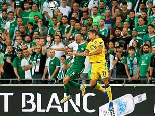 אצילי ומכבי חיפה עלו לסמי עופר במטרה לחגוג (צילום: אלן שיבר)