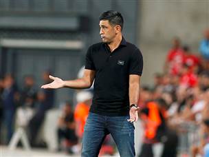 הביא את החבורה שלו לשלב הבתים. ברדה (אלן שיבר)