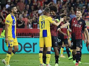 אחווה בין שני הקפטנים בסיום (Getty)