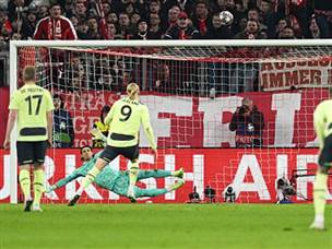 וראו את הולאנד שולח פנדל הרחק מעל המשקוף (Getty)