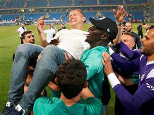 בגיל 43, בכר כבר עם אליפות שישי בקריירה (אלן שיבר)