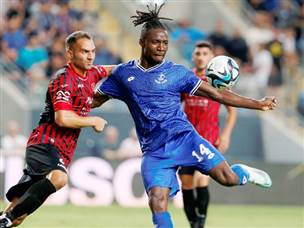 פ"ת ניסתה בדקות הראשונות (צילום: אלן שיבר)