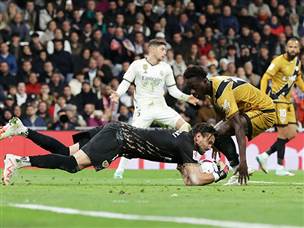ונתקלה בדימיטרייבסקי נחוש במיוחד (Gonzalo Arroyo Moreno/Getty Images)