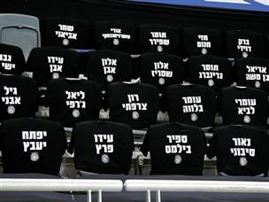 המחווה המרגשת ביציע (אלן שיבר)