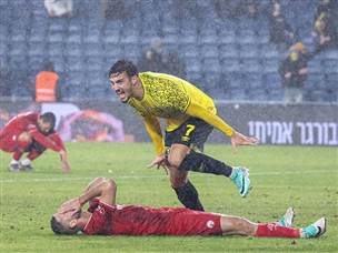 שער עצמי של שמיר כבר קבע 3:4 (צילום: דני מרון)