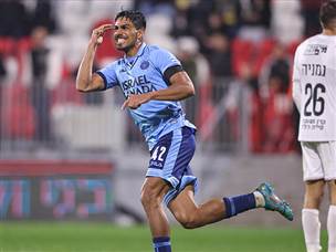 פרץ החזיר את מכבי ת“א למשחק עם הבעיטה הראשונה למסגרת שלה במחצית (מאור אלקסלסי)