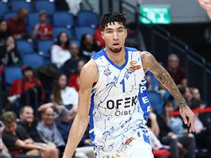 משחק נהדר שלו. כהן (דני מרון)