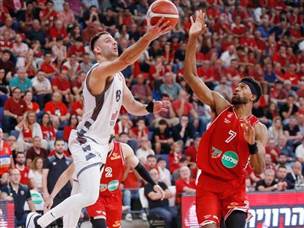 רז אדם היה אדיר בקלאץ' (אלן שיבר)