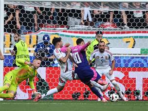 ובדקה ה-22 מוסיאלה מצא את הרשת (Clive Mason/Getty Images)