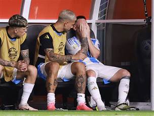 והקפטן הכל יכול לא הצליח לעצור את הדמעות על הספסל (Getty)