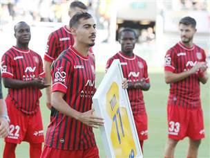 חוזז קיבל כבוד לפני המשחק (אלן שיבר)