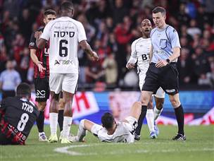 דקות לאחר מכן, ליסאב עיסאת הורחק (מאור אלקסלסי)