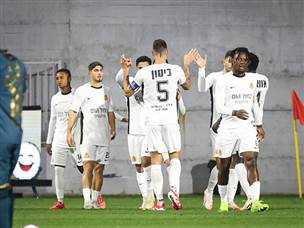 שחקני אשדוד חוגגים (קובי אליהו)