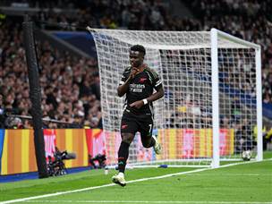 סאקה פיצה על החמצת הפנדל עם גול נהדר (GETTY)