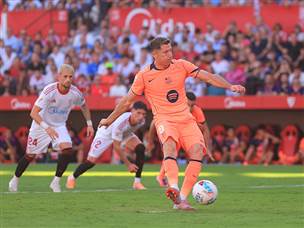 אלא שאז לבנדובסקי החמיץ פנדל (Fran Santiago/Getty Images)