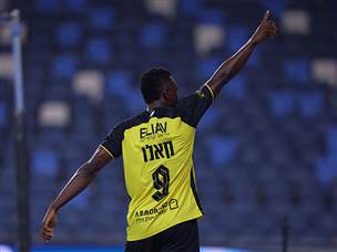 וגם קאלו רשם עוד שער (צילום: מאור אלקסלסי)