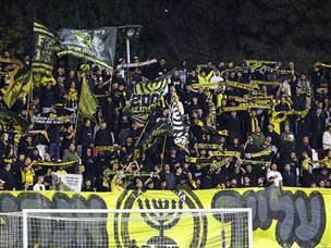 הקהל חוגג (דני מרון)