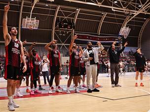 מכאן, הפנים לשלישי - למשחק היורוקאפ הראשון בישראל נגד המבורג (מאור אלקסלסי)