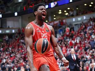 אך אוטורו היה שם בשביל הפועל ת“א (אלן שיבר)