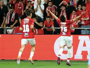 חגיגה אדומה: הפועל ת"א הביסה את מכבי חיפה