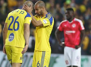 אלברמן ובן חיים חוגגים. מכבי ת"א חזק במירוץ (צילום: אלן שיבר)