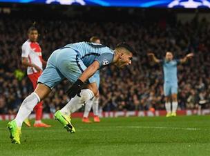 אגוארו פתח רק בגלל הפציעה של ז'סוס (Getty)