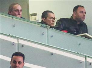 טביב ביציע. יכול להיות מאוד מרוצה (צילום: דני מרון)